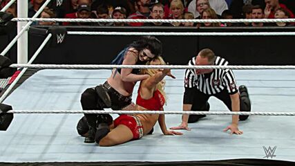 Charlotte Flair vs. Paige - Divas Title Match: Raw, Nov. 23, 2015 (Full Match)