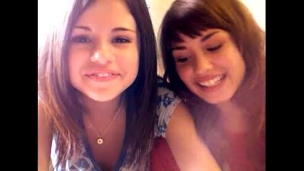 demi and selena Blooper!!!