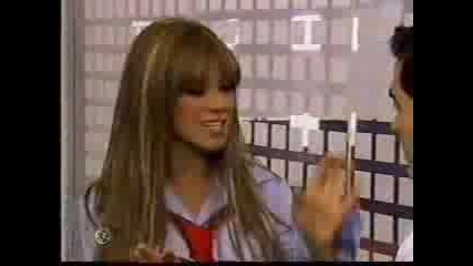Mia roba beso a Miguel