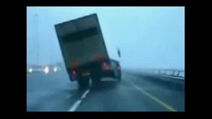 Камион Се Обръща От Силен Вятър