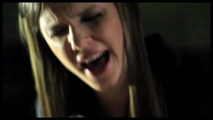 Момиче пее страхотно Pray на Justin Bieber