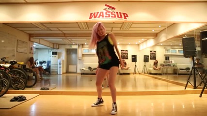 Wassup те учат на танца от дебютната си песен + Dance practice