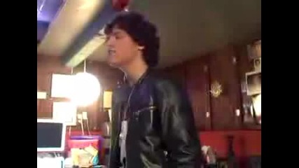 Vincent Thomas Singing Acapella