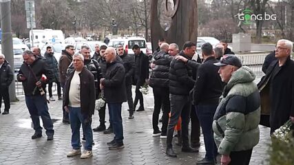 Целият отбор на ЦСКА и десетки легенди изпратиха Георги Велинов