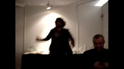James Blunt - Ben makes tea [video Diary]