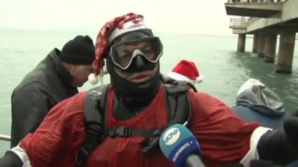 Водолази отбелязват Бъдни вечер под вода