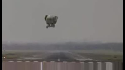 Ifaw Germany Amazing Jumbo Elephant Landing - Psa 2009.avi