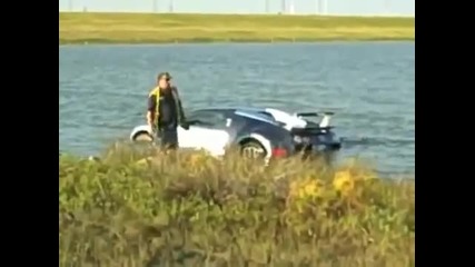 Bugatti Veyron се гмурка в тексаско езеро ! Смях ! 