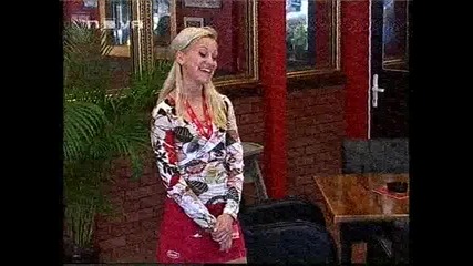 Анжелика прави неприлично предложение на една от сервитьорките - Big Brother Family.31.03.2010 