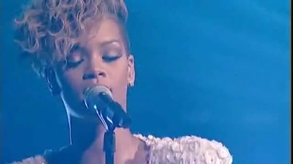 Rihanna - Russian Roulette ( Skavlan Live )