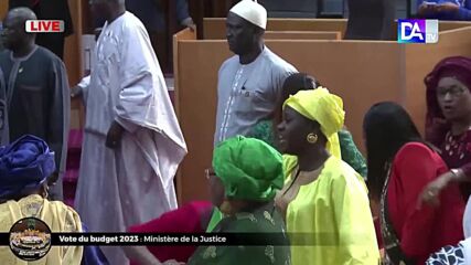 СЛЕД ШАМАР: Депутати се сбиха в парламента на Сенегал (ВИДЕО)