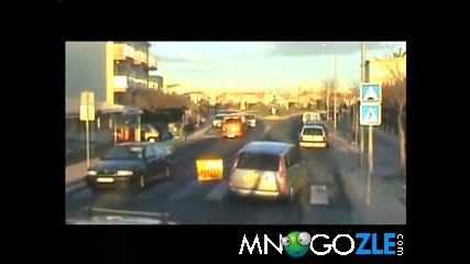 Странни хора на пешеходната пътека 