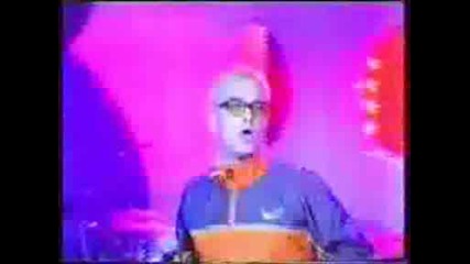 Robbie Williams - Let Me Entertain you (live At Totp 1997)