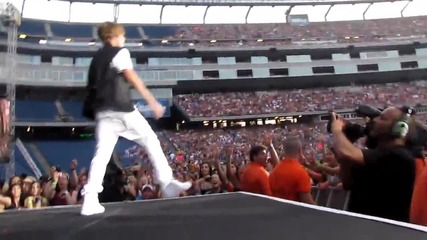 Justin Bieber Gillette Stadium singing Somebody To Love (hd)