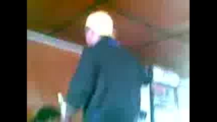 sashko - chashko cherpi v barcheto na jabliano (zemen)