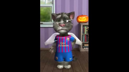 Лудата котка Том говори за Барселона - Много смях !