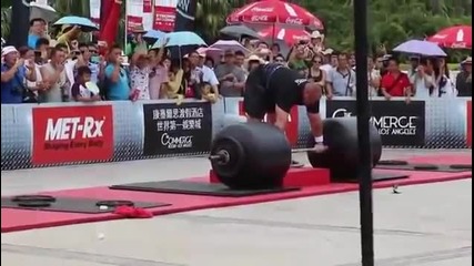 Най-силният мъж в света вдигнал 442,5 кг