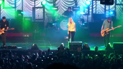 Paramore - Turn It Off (live)