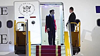 Скандал между Еманюел Макрон и съпругата му: Кадри показват как тя го удря по лицето