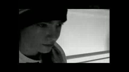 Twinses - I Need To Be Next To You!
