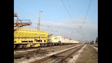 43 502 с Товарен Влак през Гара Илиянци