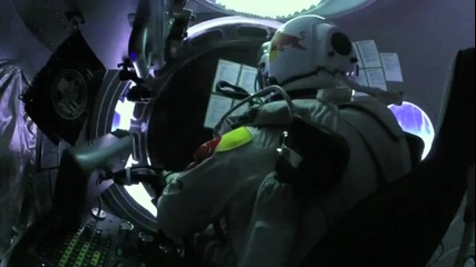 Felix Baumgartner's Point of View - Red Bull Stratos Free Fall