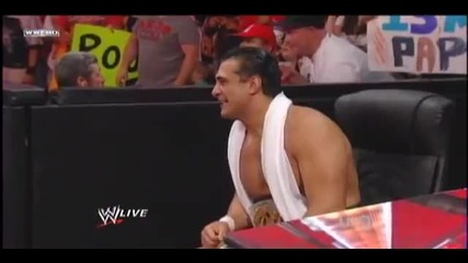Wwe Raw 22.8.11 Публиката връща фанелката на John Cena