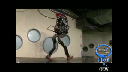 робот тича и балансира като човек 