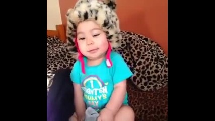 I wish i knew what she was saying... - Best Baby Vines 2014[2]