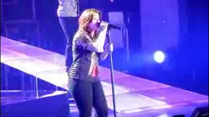 Kelly Clarkson Walk Away Live Lincoln, Nebraska October 2009 