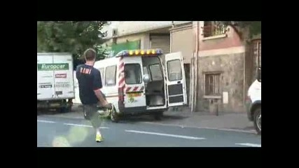 Точен пас към полицейския кола