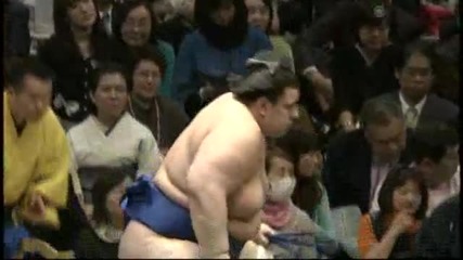 Аоияма с шеста победа този път срещу Миогирю / Аки Башо 27.9.2013