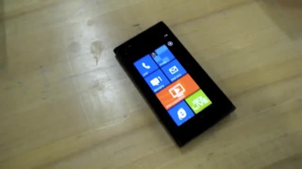 Тест със чук на Nokia Lumia 900