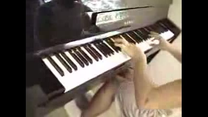 Песента на Super Mario изпълнена от пиано 