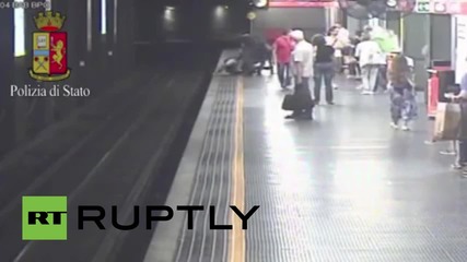 Италия: Жена бе издърпана от релсите моменти преди пристигането на влак