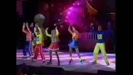 Dulce Maria en Kids Salchicha con pure