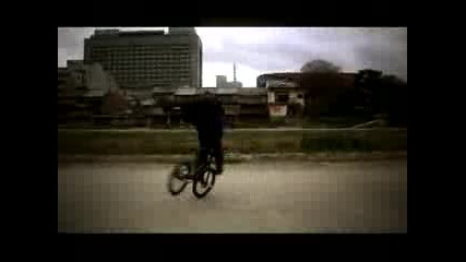 Срахотни трикове с Bmx - Discovery