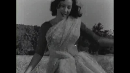 Nargis & Raj Kapoor - Panchi Banu Udati Phiru - Chori Chori 