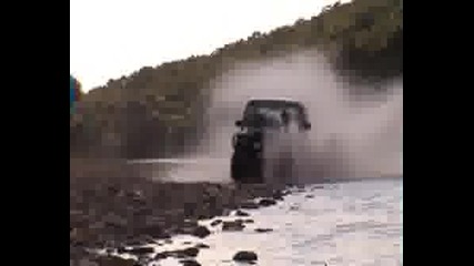 Daihatsu Rocky През Река Арда