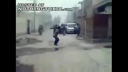 Много тъп терорист :х