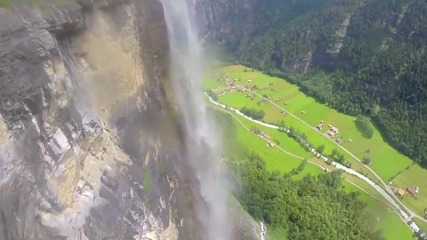 Красив полет през водопад над Швейцария