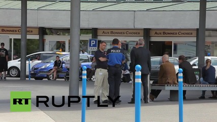 Кери се връща обратно в Бостън, след като си счупи крака при инцидент с велосипед