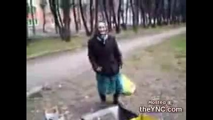 много талантлива баба танцува хаус (много смях)