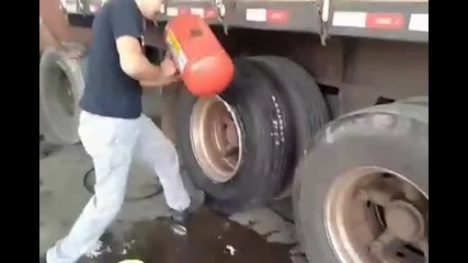 Скоростно сменяне на гума от джанта на камион!