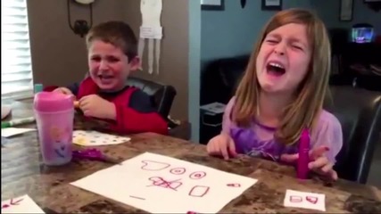 Как реагират децата като разбират че родителите им са взели бонбоните за Хелоуин