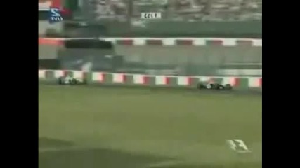 Kimi Raikkonen Overtakes Giancarlo Fisichella on the last lap Suzuka 2005