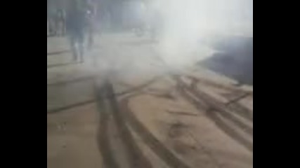 Bmw vliza v boxa si s vurtene na gumi