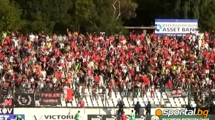 Цесекарите (червените боклуци, селяни) изпочупиха стадиона на Славия София