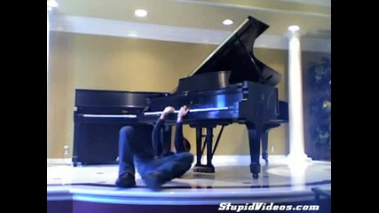 Виртуозно изпълнение на пиано 