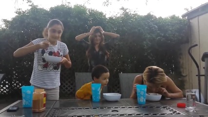 Cinnamon challenge with mom and aunt!